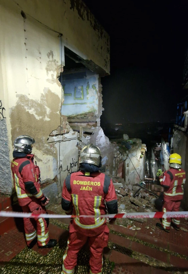 Segundo derrumbe en calle Positillo: primero fue la borrasca Kristin y ahora la borrasca Leonardo, dejan su huella en la capital