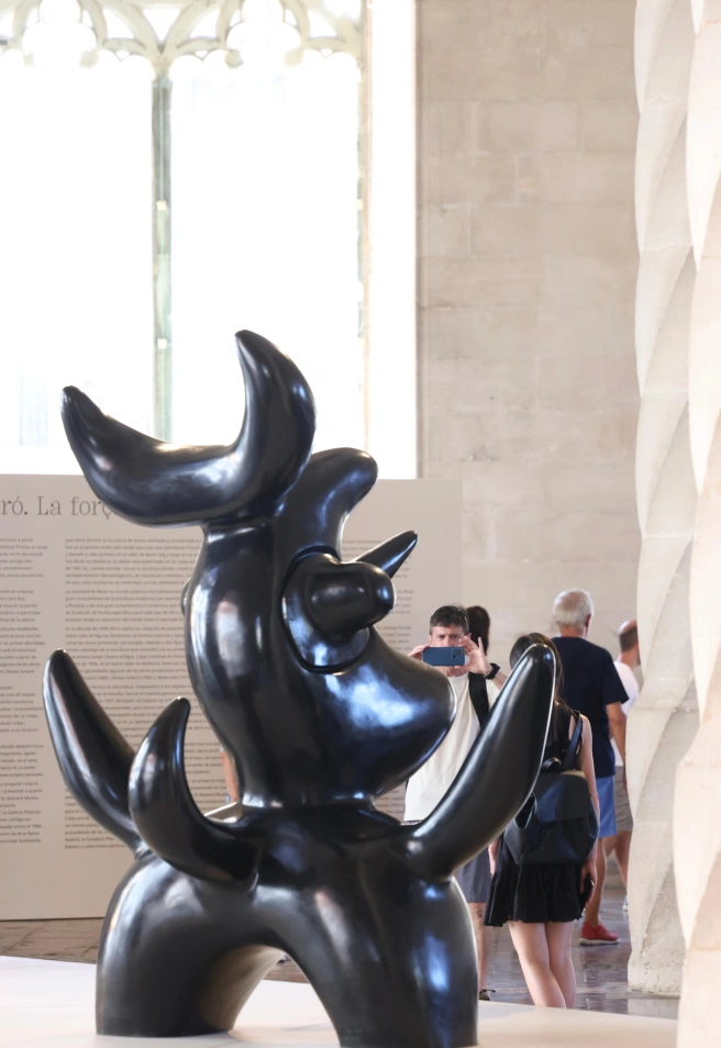 Escultura de Miró en la Lonja de Palma