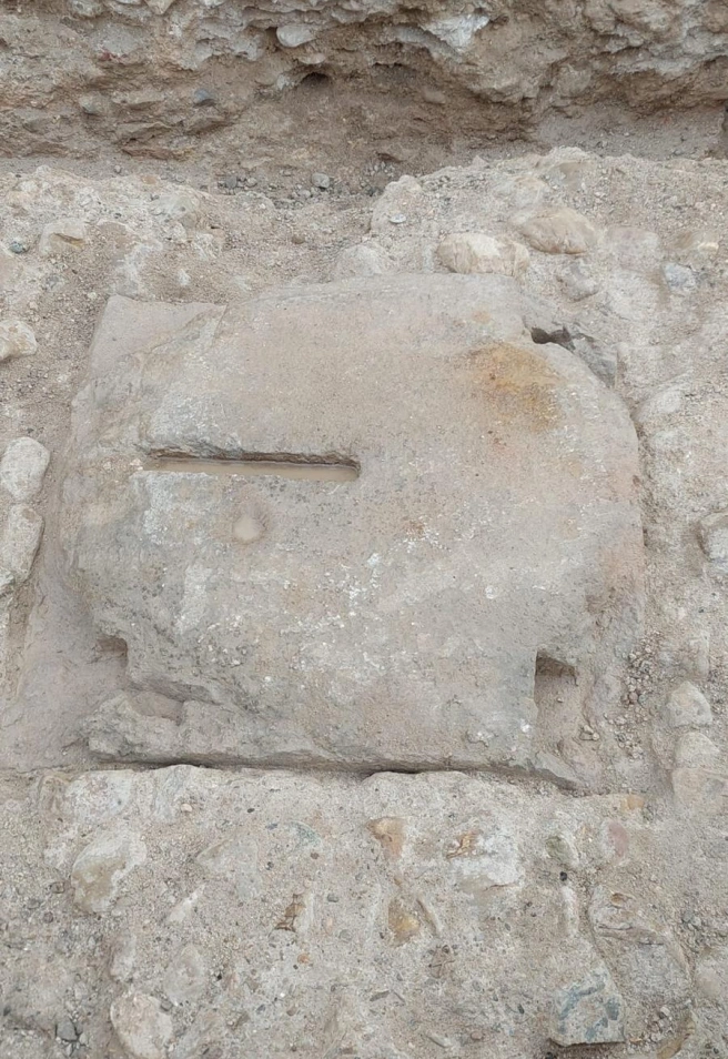 Restos aparecidos durante las obras en la plaza de San Miguel de Zaragoza.