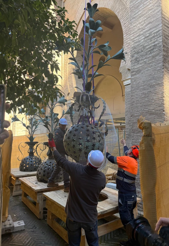 Retirada de las jarras de azucenas