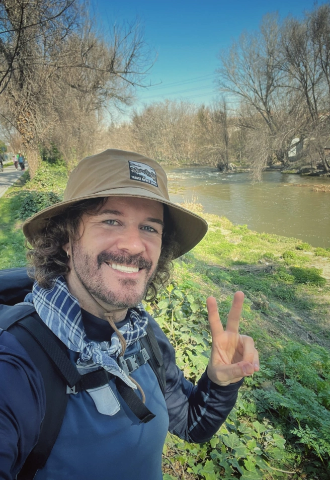 Héctor Melgares caminando hacia Valencia