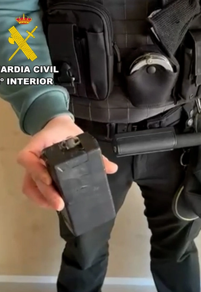 Interceptan a un conductor a la fuga con speed y una pistola táser casera en un pueblo de la comarca de Las Merindades (Burgos)