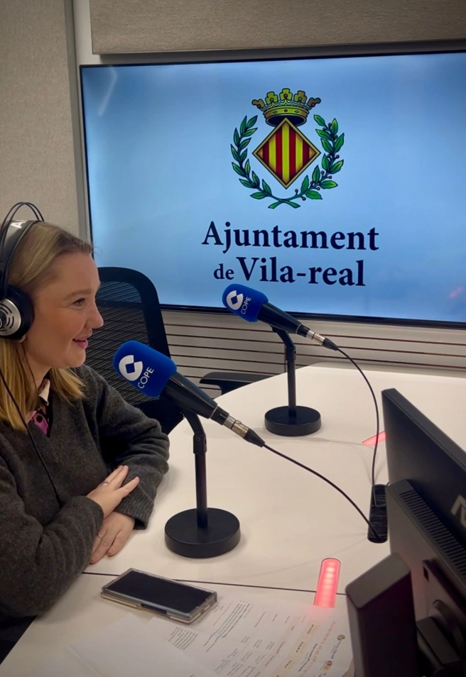 La vicealcaldesa de Vila-real, maría Fajardo, visita los estudios de COPE