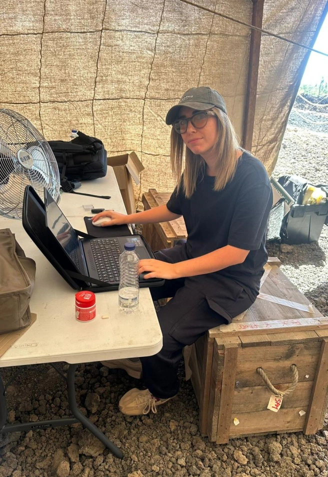 Laura Mon realizando su trabajo