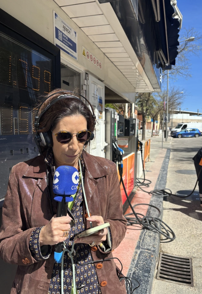 Pilar García de la Granja desde una estación de servicio en el arranque de la operación Semana Santa