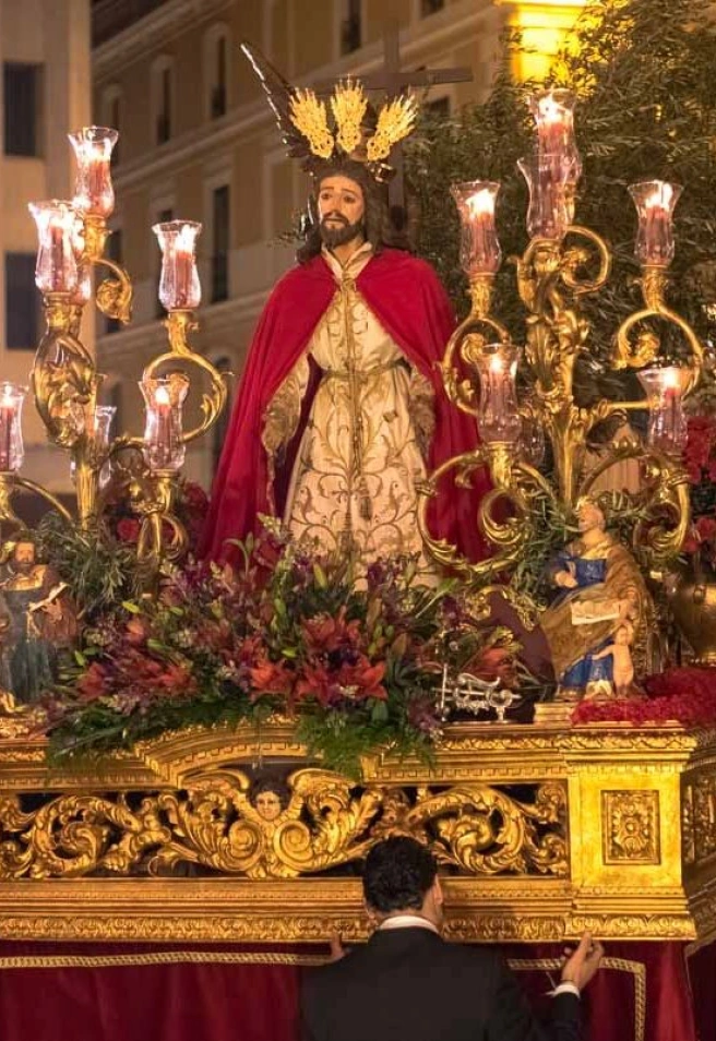 El paso de Misterio en carrera oficial