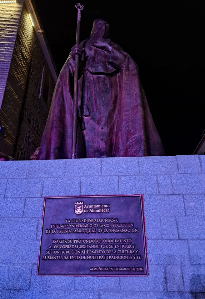 Un penitente de bronce inmortaliza la Semana Santa de Almuñécar