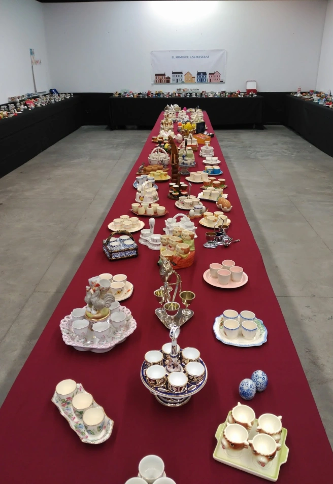 Piezas de la colección de hueveras más grande del mundo