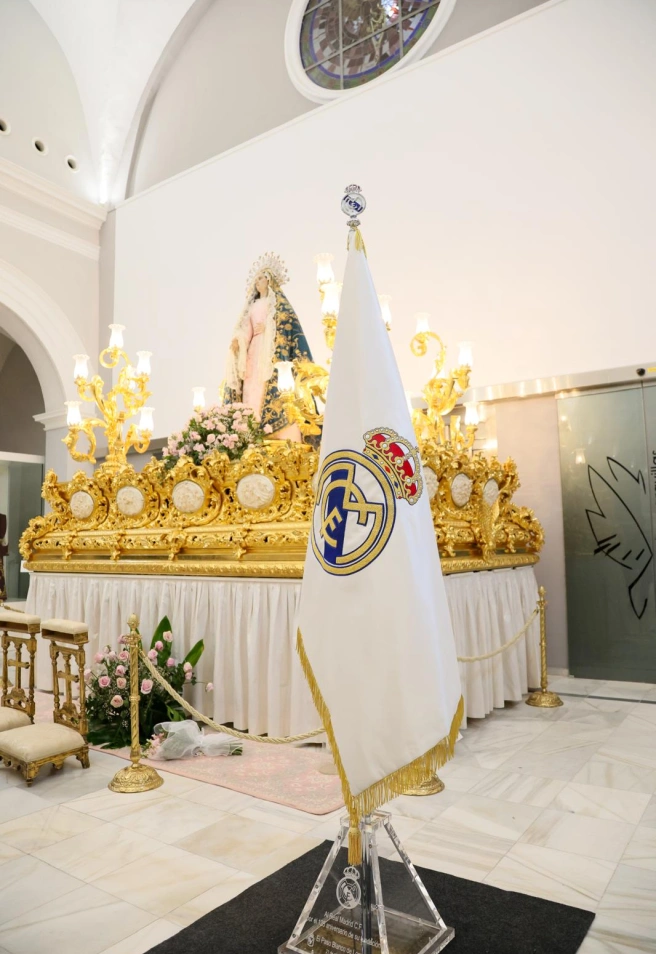 El Paso Blanco, ha bordado una bandera del Real Madrid que será entregada al club antes del partido contra el Deportivo Alavés