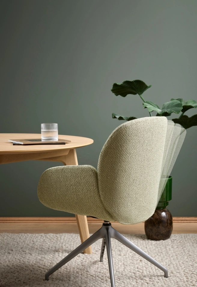 Stressless® Bay Baja con Reposabrazos: TelaMarigold Light Green y pie D350 en Satin Silver.