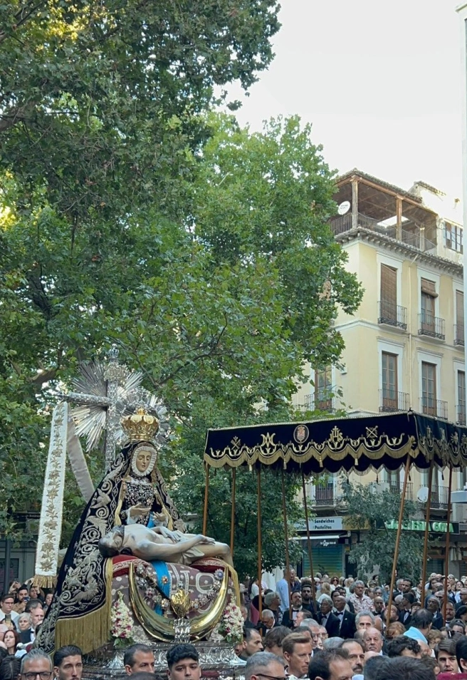 La Virgen de las Angustias en la Plaza de la Trinidad
