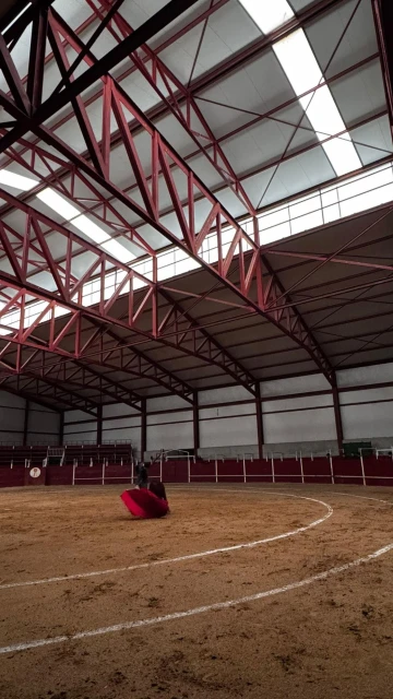 Chicharro, El Mene y Zulueta tientan en José Vázquez