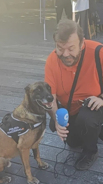 Miembro de la Unidad Canina de la policía nacional en Bilbao