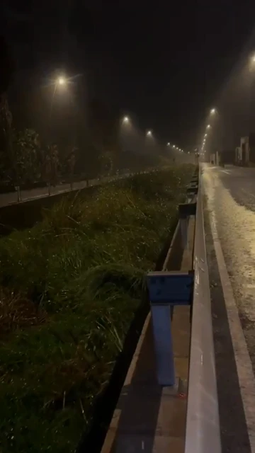 Protesta de un vecino ante la Rambla de las Brujas