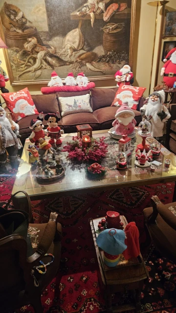 Casa en Oleiros (A Coruña) que acoge más de 400 Papa Noeles