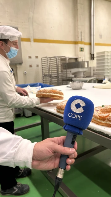 La Tarde se adentra en el obrador de El Corte Inglés mientras preparan miles de roscones de reyes