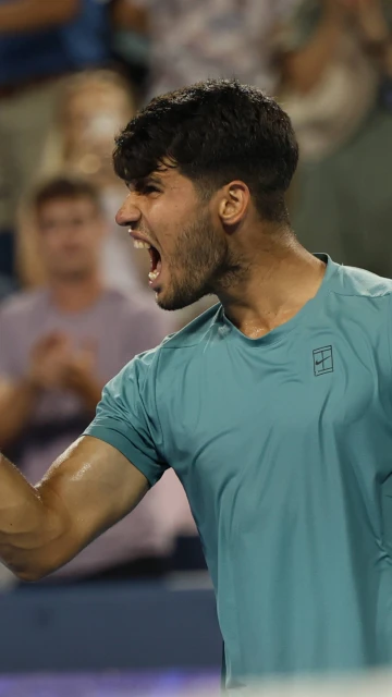 Carlos Alcaraz celebra su victoria ante el italiano Nardi en octavos de final.