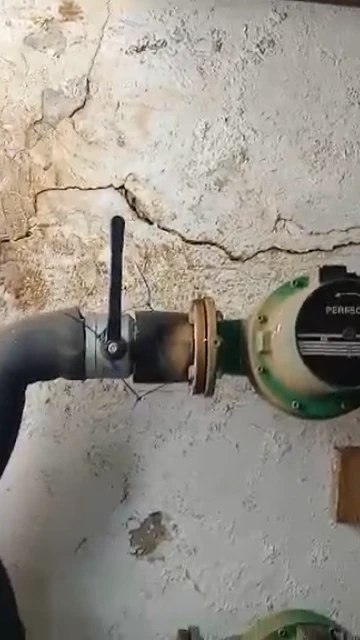 Así se encuentra el entorno del muro y la sala de calderas