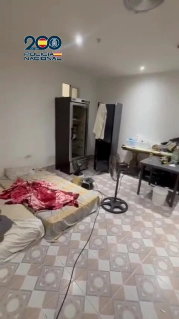 Imágenes del interior del local donde vivían los trabajadores.