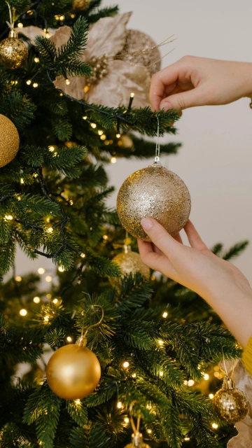 Lavar el árbol de Navidad: La costumbre inesperada que gana terreno