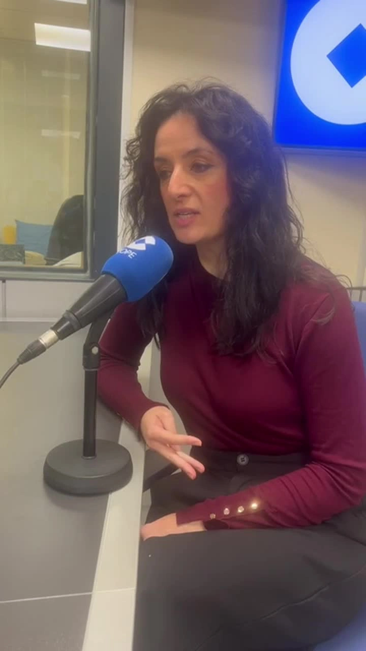 Momento de la entrevista con Marta Abengochea en los estudios de COPE.