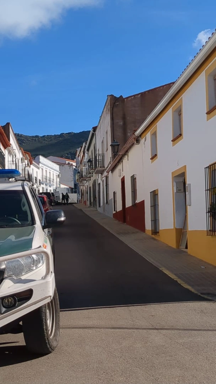 Presencia de la Guardia Civil en una de las viviendas de los investigados