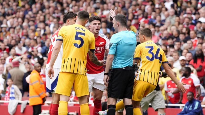 Declan Rice durante el Arsenal - Brighton