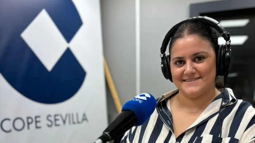 María Moriel en los estudios de Cope Sevilla
