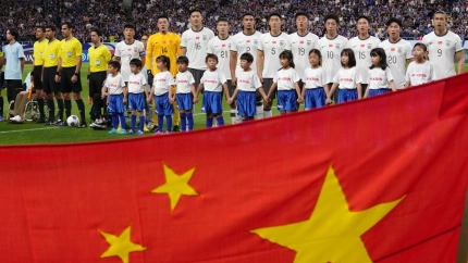 Los jugadores de China antes del partido clasificatorio para el Mundial 2026.