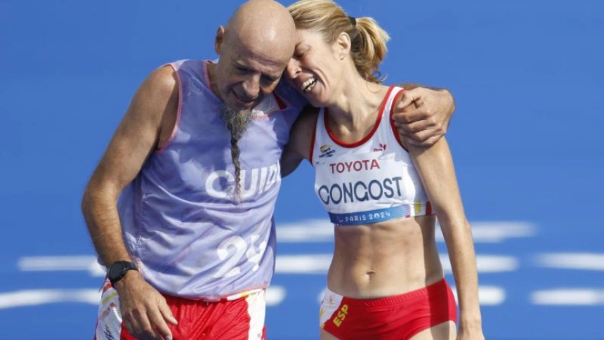 Elena Congost entrando en meta