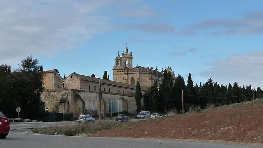 La A-2004, con la Cartuja al fondo
