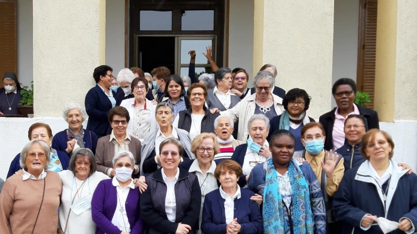 Conocemos la labor de las Misioneras Cruzadas en el comentario de Ana Medina