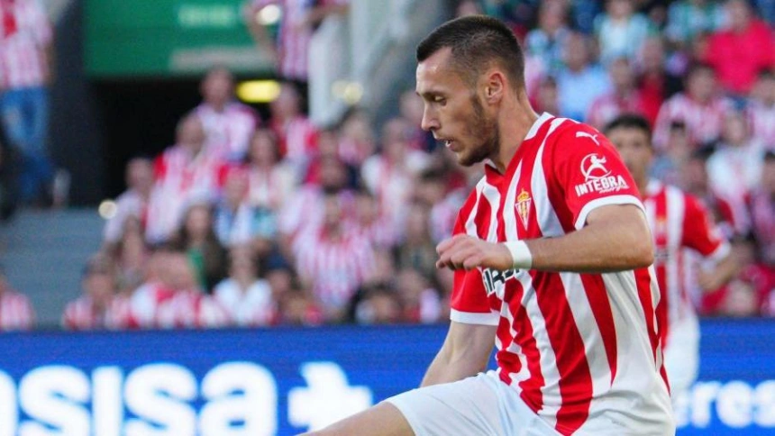 Dubasin controla un balón en El Sardinero.