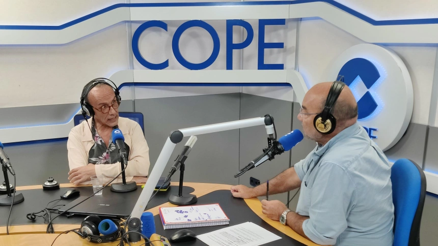 Alberto García, investigador, y Ángel Expósito