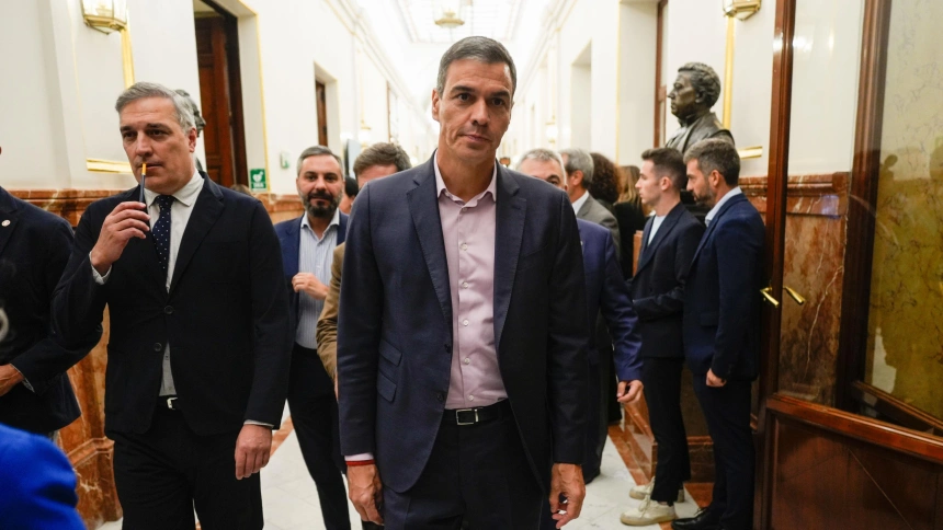 El presidente del Gobierno, Pedro Sánchez, a su salida del pleno del Congreso de los Diputados