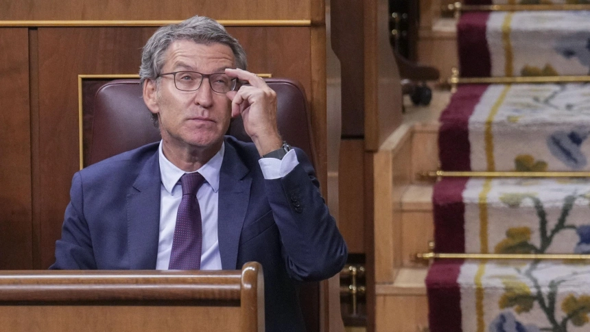 El presidente del Partido Popular Alberto Núñez Feijóo durante el pleno del Congreso de los Diputados