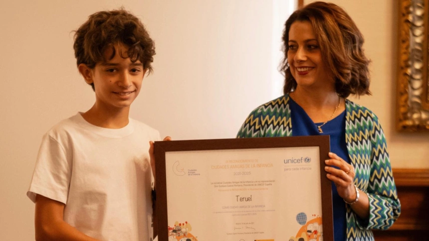 La alcaldesa de Teruel felicita al joven turolense