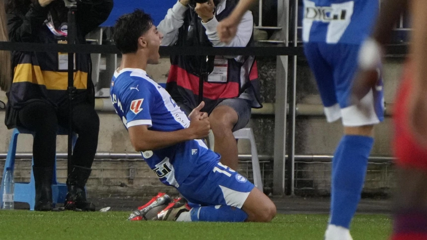 Carlos Martín celebra el 2-0 del Alavés.