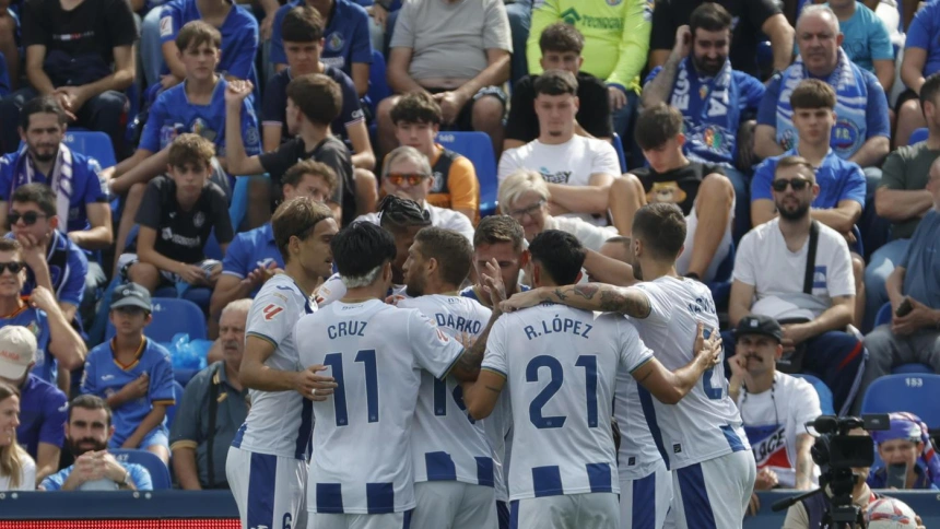 Los jugadores del Leganés celebran el 0-1 contra el Getafe.
