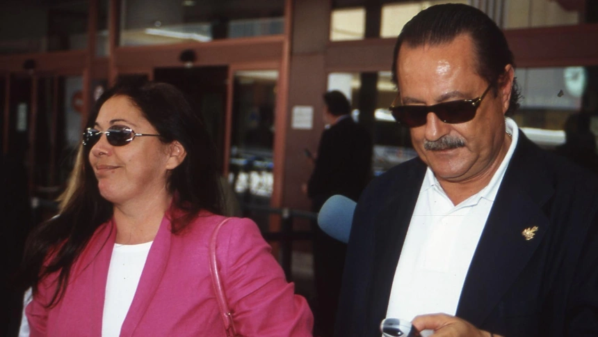 Julián Muñoz e Isabel Pantoja

10/6/2004