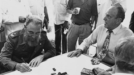 El Presidente de Cuba, Fidel Castro y Fraga jugando una partida de dominó en aquella visita a Lugo