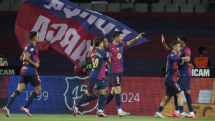 Lewandowski celebra el 1-0 con sus compañeros.
