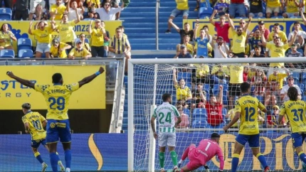 Moleiro celebra el gol de Las Palmas al Betis (LaLiga)