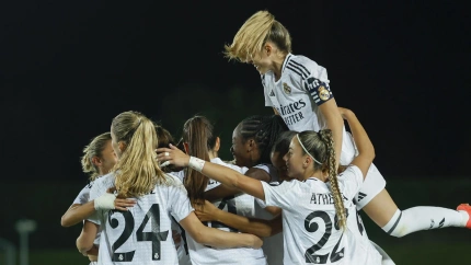 Las jugadoras del Real Madrid celebran un gol contra el Sporting de Portugal.