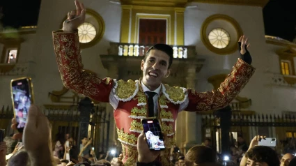 Talavante, a hombros por la Puerta del Príncipe en Sevilla
