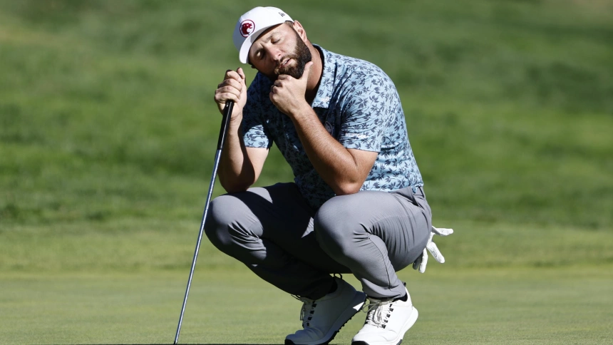 El golfista Jon Rham participa en la tercera jornada del Abierto de España de Golf en Madrid, este sábado.