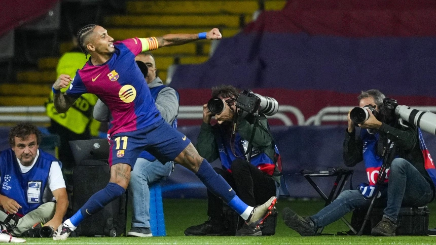 Raphinha celebra su gol, segundo del equipo