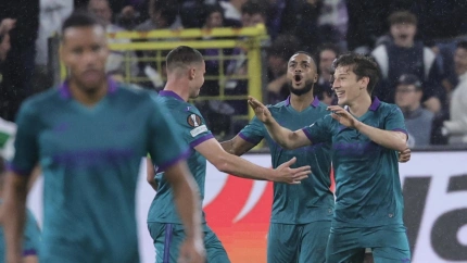 Futbolistas del Anderlecht celebran un gol ante el Ferencvaros