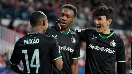 Varios jugaores del Feyenoord celebran la victoria contra el Girona.