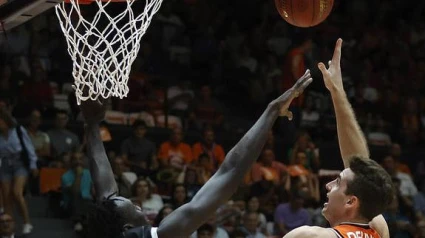 Dulce reencuentro con la Fonteta de Pedro Martínez y del Valencia Basket ante el Hamburgo (105-78)